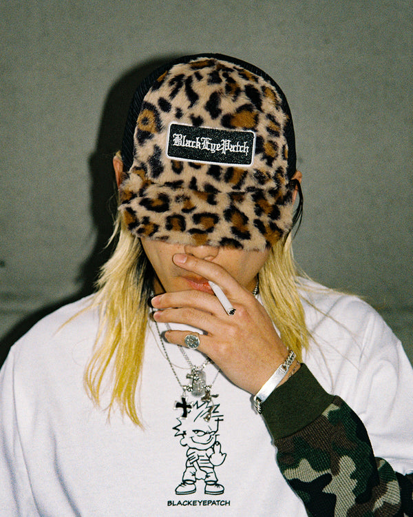 FAUX FUR LEOPARD PATTERNED TRUCKER CAP