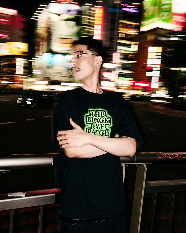GLOW IN THE DARK SPRAYED OG LABEL TEE BLACK