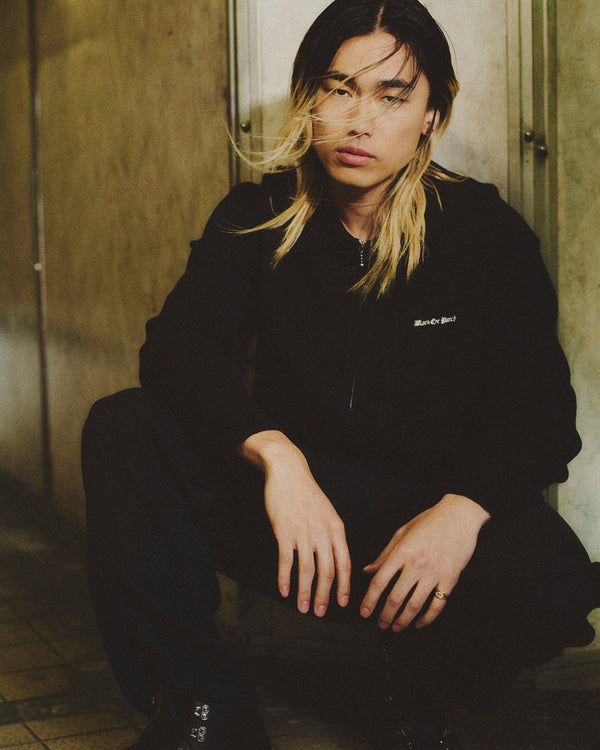 OE LOGO EMBROIDERED COLLARED ZIP KNIT BLACK