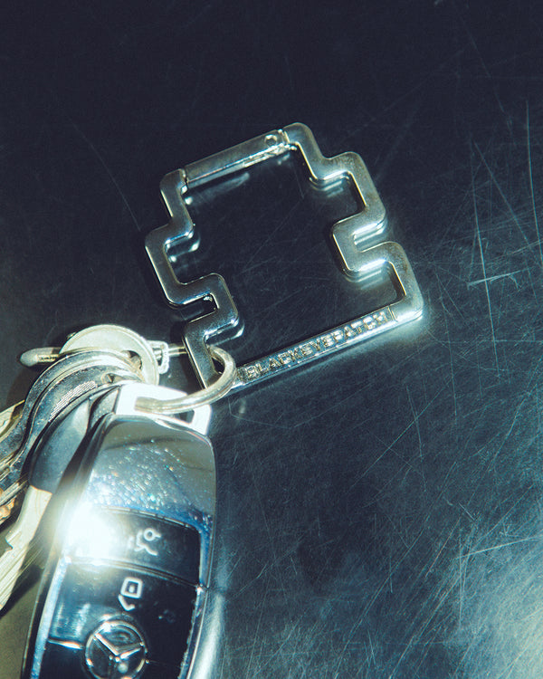 OG LABEL SHAPED CARABINER SILVER
