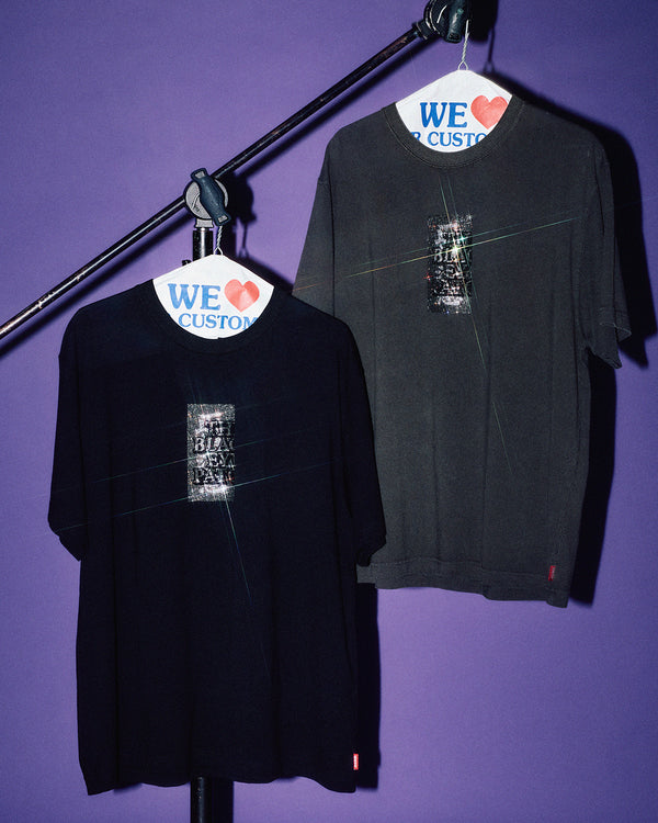 RHINESTONE GRAYSCALE HWC LABEL TEE BLACK